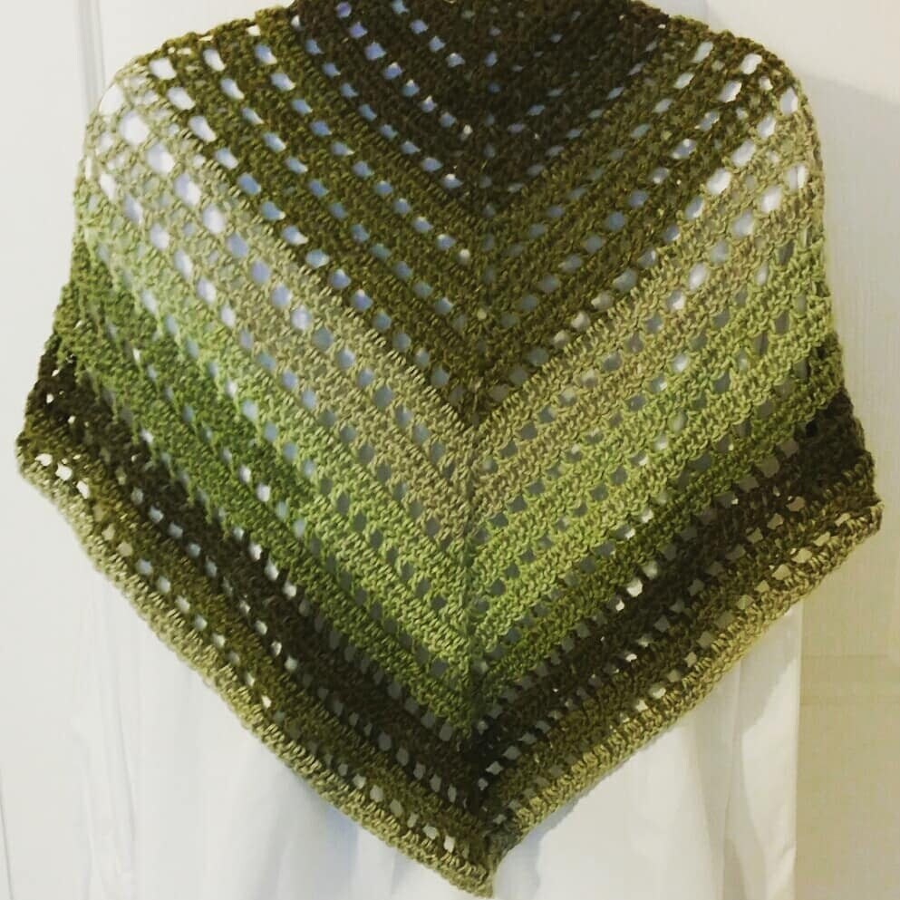 Lacy Triangle Schal von HoweCuteCreation