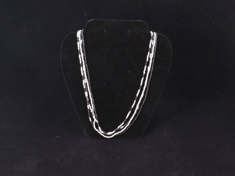 4 Strang Black & White Halskette/Schwarz, Weiß, Rocailles Perlenkette 4 Strang Black & White Halskette/Schwarz, Weiß, Rocailles Perlenkette von HowlinMoonJewelry