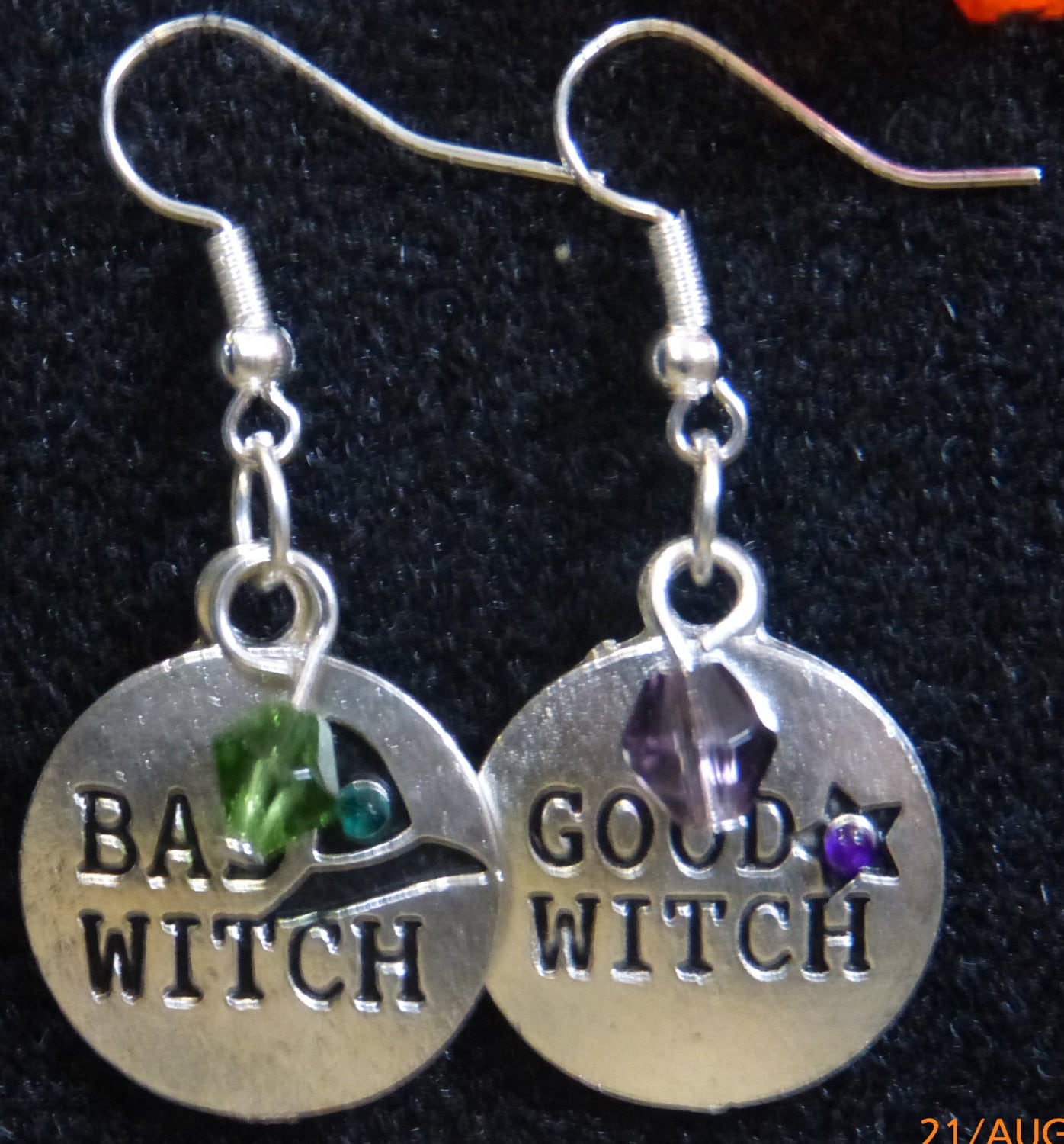Gute Hexe, Böse Hexe Ohrringe Gute Hexe, Böse Hexe Ohrringe von HowlinMoonJewelry