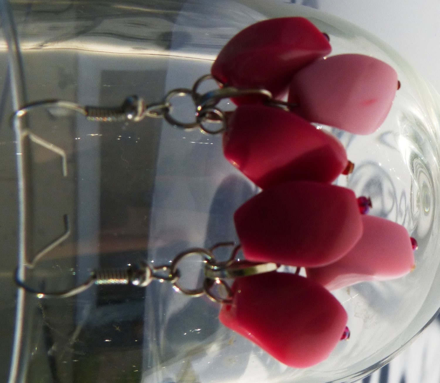 Hell & Dunkel Rosa Ohrringe/ Handgemachte Ohrringe/Baumelnde Baumeln Perlenohrringe Hell & Dunkel Rosa Ohrringe/ Handgemachte Ohrringe/Baumelnde Baumeln Perlenohrringe von HowlinMoonJewelry