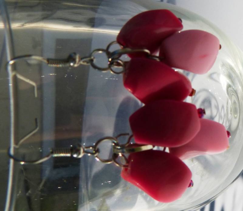 Hell & Dunkel Rosa Ohrringe/ Handgemachte Ohrringe/Baumelnde Baumeln Perlenohrringe Hell & Dunkel Rosa Ohrringe/ Handgemachte Ohrringe/Baumelnde Baumeln Perlenohrringe von HowlinMoonJewelry