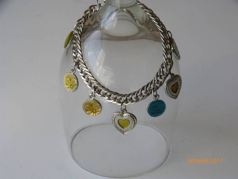 Herz & Blumen Bettelarmband Herz & Blumen Bettelarmband von HowlinMoonJewelry