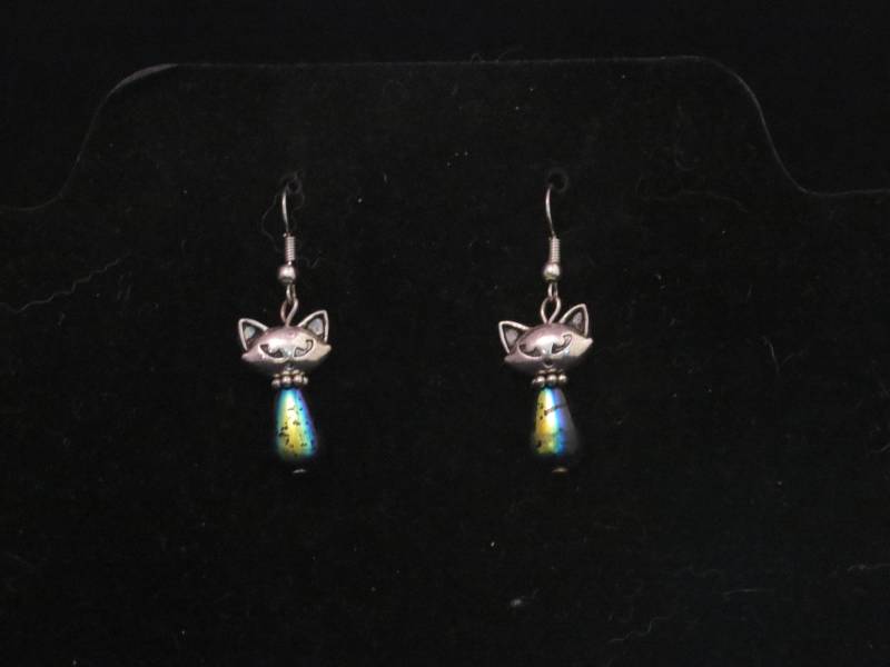Katzen Ohrringe/Perlen Baumeln Katzen Ohrringe/Perlen Baumeln von HowlinMoonJewelry