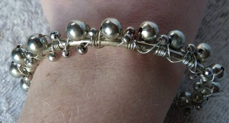 Silber Armreif Mit Perlen/Handgefertigter Perlen Silber Armreif Mit Perlen/Handgefertigter Perlen von HowlinMoonJewelry