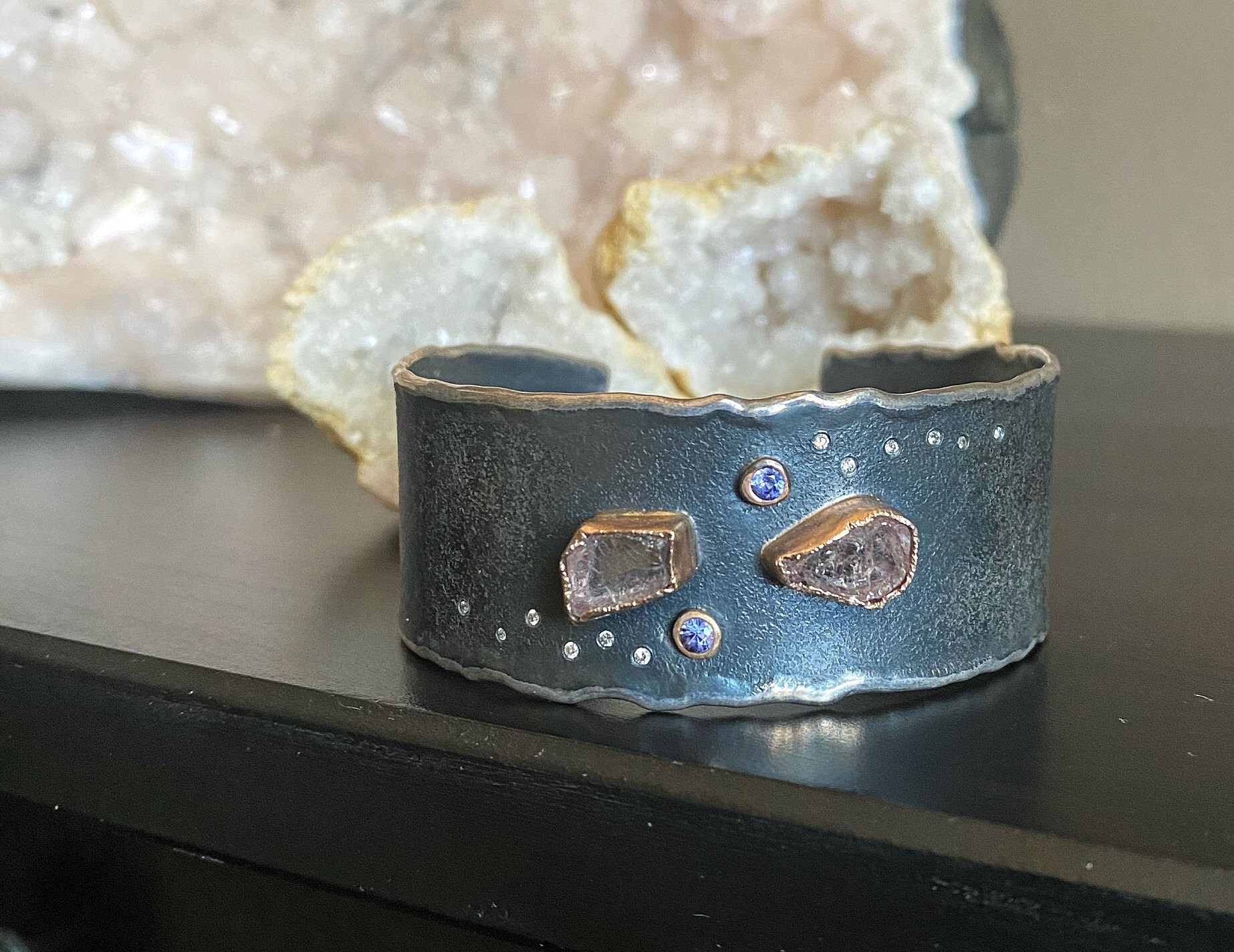 sterling Silber Und Rose Gold Manschette Armband Mit Roh Morganit, Tansanit Diamanten, Multi Edelstein Armband, Geschenk Für Sie sterling Silber Und Rose Gold Manschette Armband Mit Roh Morganit, Tansanit Diamanten, Multi Edelstein Armband, Geschenk Für Sie von HozoniDesigns