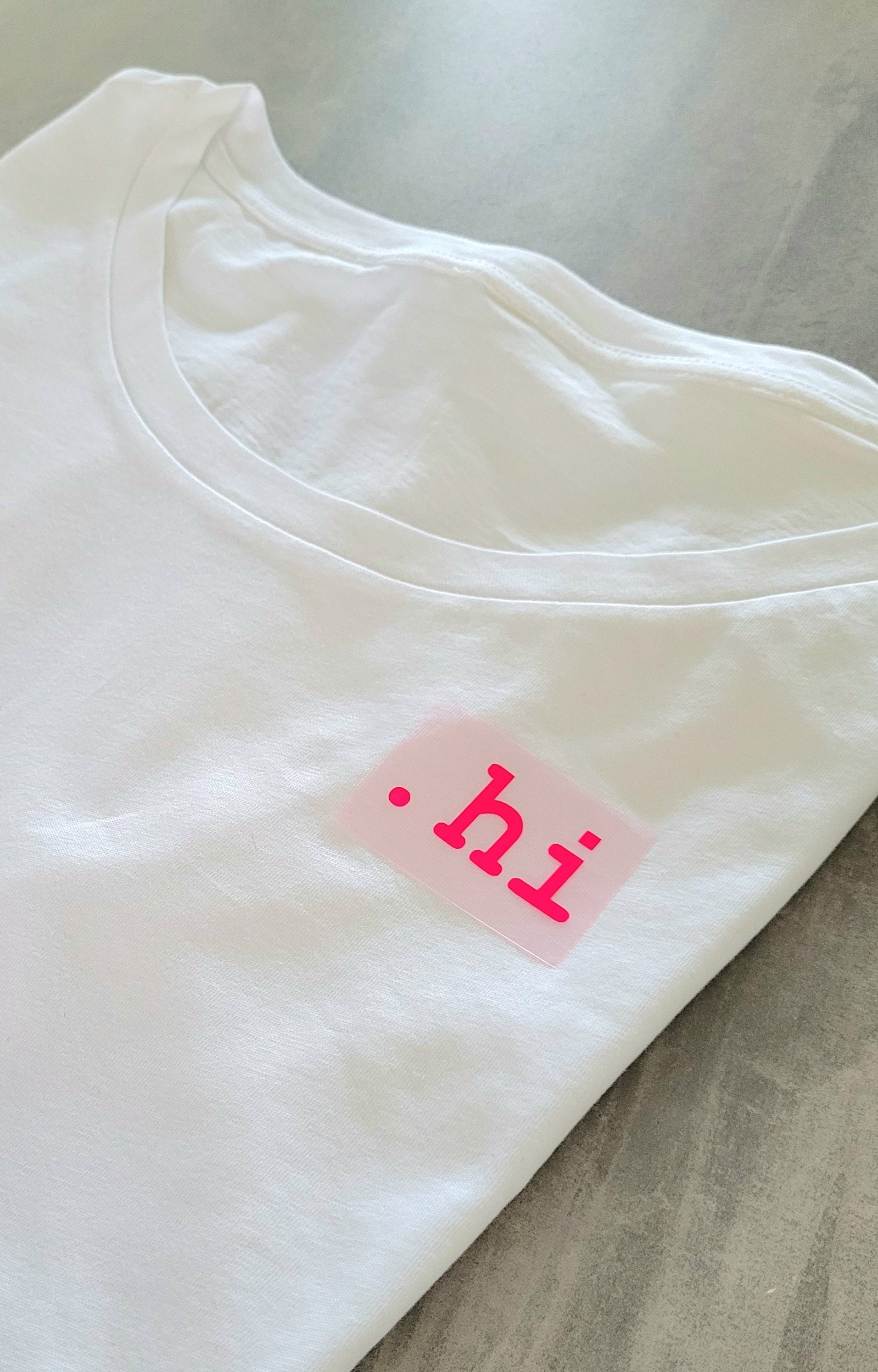 Bügelbild "Hi" Zum Selbst Aufbügeln Auf Shirts, Taschen Etc von HubersLuzieHandcraft