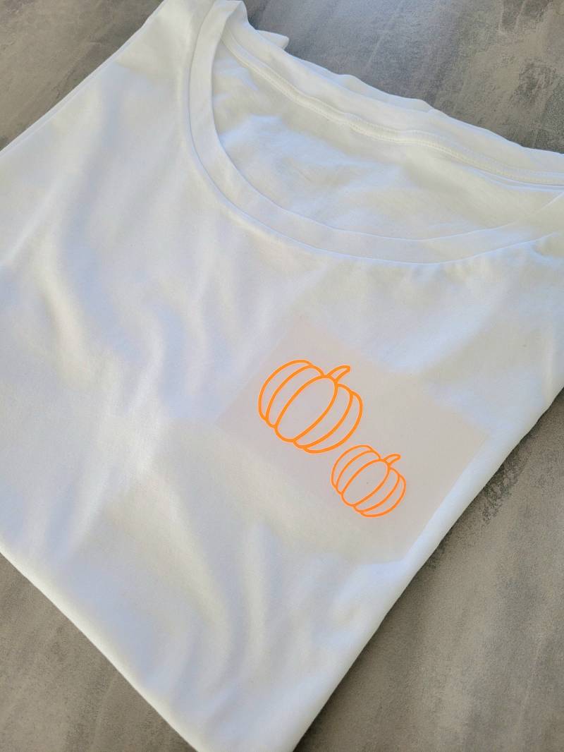 Neon Aufbügler "Pumpkin"/Patch Plot Bügelbild Zum Selbst Aufbügeln Auf Shirts, Taschen Etc von HubersLuzieHandcraft