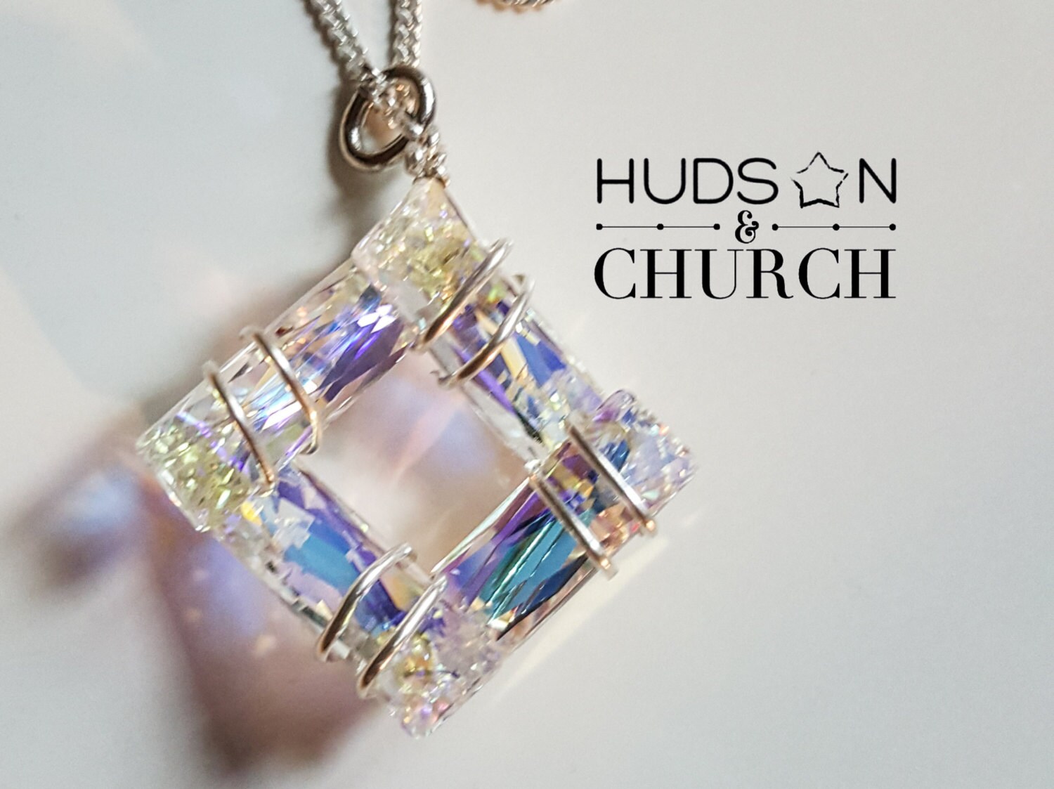 Zeigen Sie Auf Kristallanhänger Zeigen Sie Auf Kristallanhänger von HudsonAndChurch