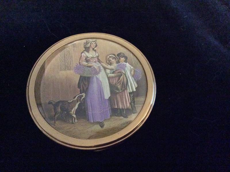 Angeres Yardley Kompakt Angeres Yardley Kompakt von HudsonEsqVintage