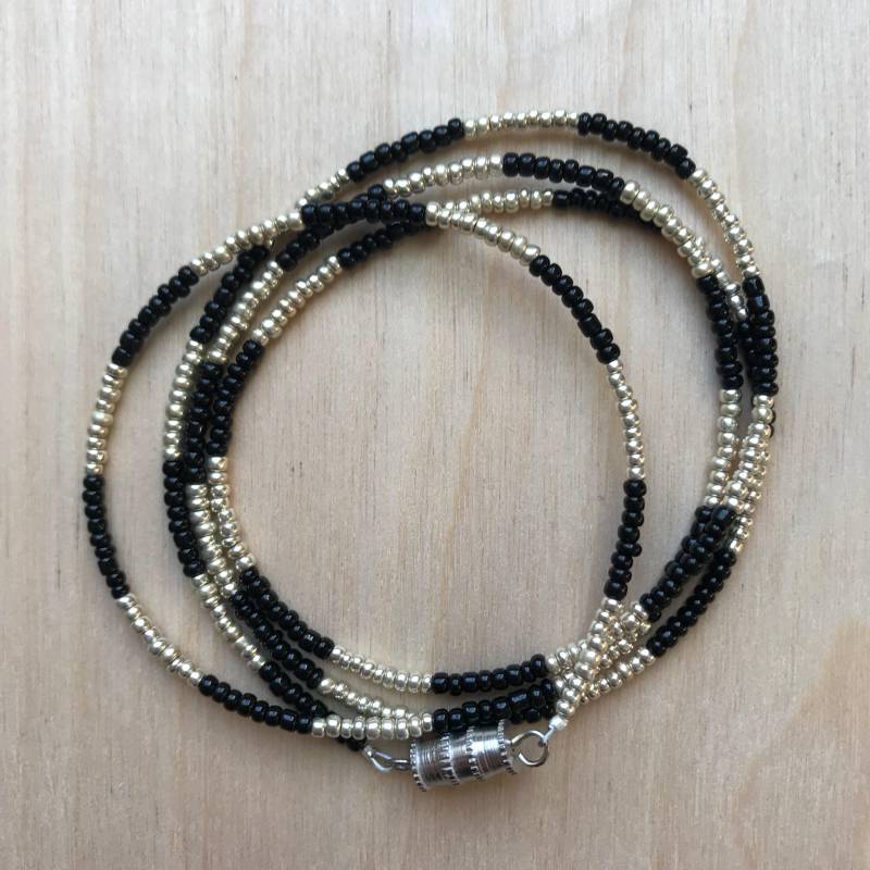Halb Zoll Gemessen Wickeln Armband, Schwarz Und Silber, Tragbare Stricker Schmuck Halb Zoll Gemessen Wickeln Armband, Schwarz Und Silber, Tragbare Stricker Schmuck von HudsonRiverDesigns
