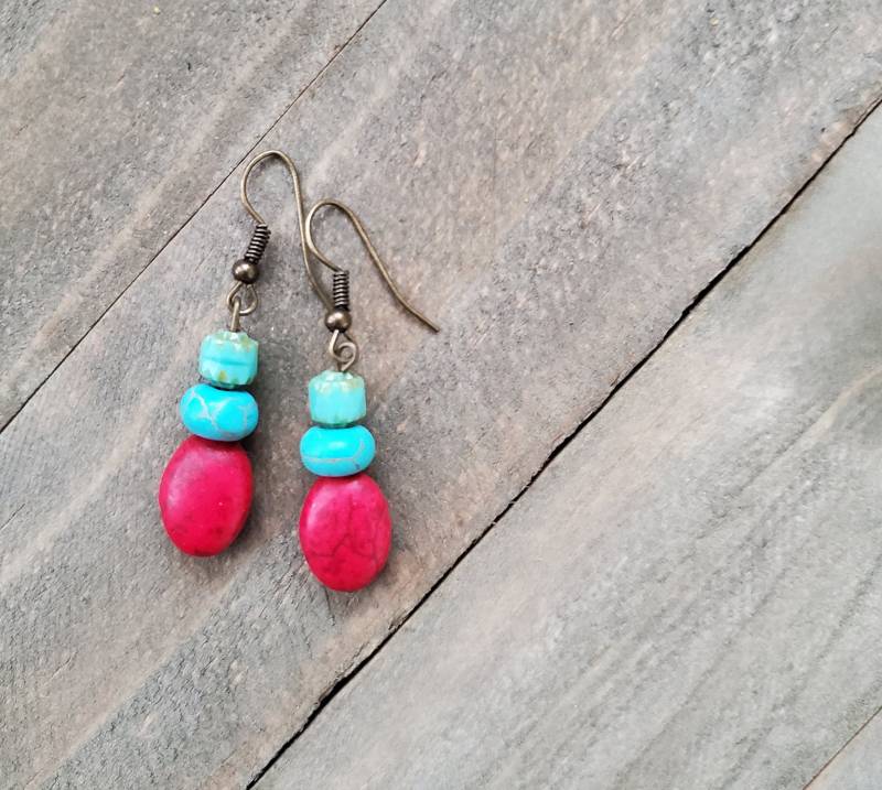 Rotes Meer Ohrringe | Aqua Grün Glas Und Blau Howlith Rondelle Rot Ovalacryl Messing Zubehör von HueShade