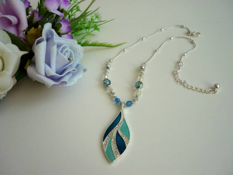 Blaues Blatt Anhänger Halskette Ab Kristall Boho Schmuck von HuggingBearr