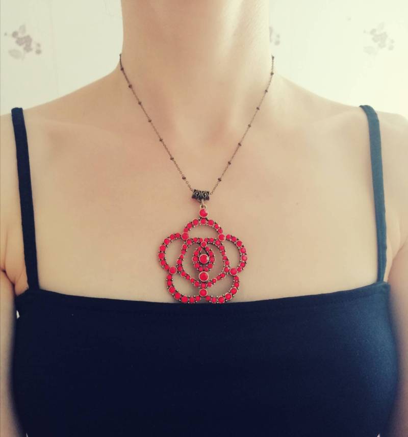 Rote Strass Blumen Halskette Kristall Pave Messing Anhänger von HuggingBearr