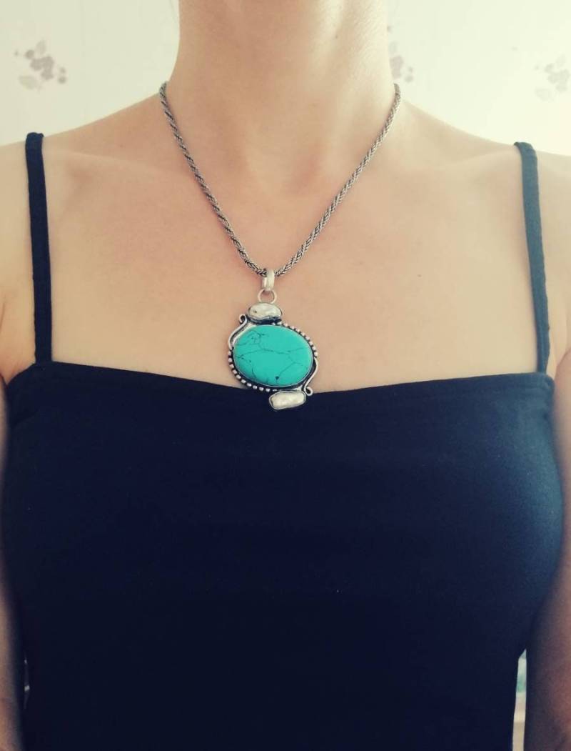 Türkis Und Perlen-Anhänger-Halskette, Klobige Statement Silberfarbene Seil-Kette von HuggingBearr