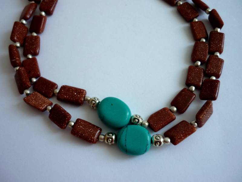 Türkis & Gold Sandstein Perlen Halskette Boho Style von HuggingBearr