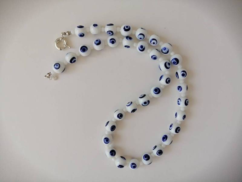 Weiße Murano Glasperlenkette Blau Evil Eye, Silber Ton von HuggingBearr