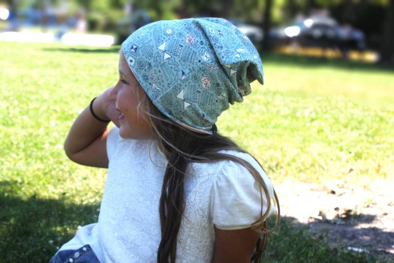 Sketchbook Wendemütze - Geblümt Und Einfarbig Slouch Beanie Mädchen von HugmeSew