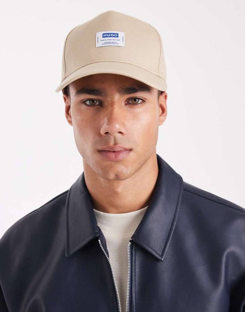 HUGO BLUE - Merk - Baseball-Kappe in Mittelbeige mit Logo-Label-Neutral HUGO BLUE - Merk - Baseball-Kappe in Mittelbeige mit Logo-Label-Neutral von Hugo Blue