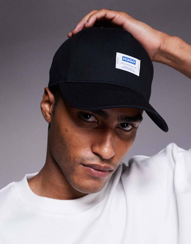 HUGO BLUE - Merk - Baseball-Kappe in Schwarz mit Logo-Label HUGO BLUE - Merk - Baseball-Kappe in Schwarz mit Logo-Label von Hugo Blue