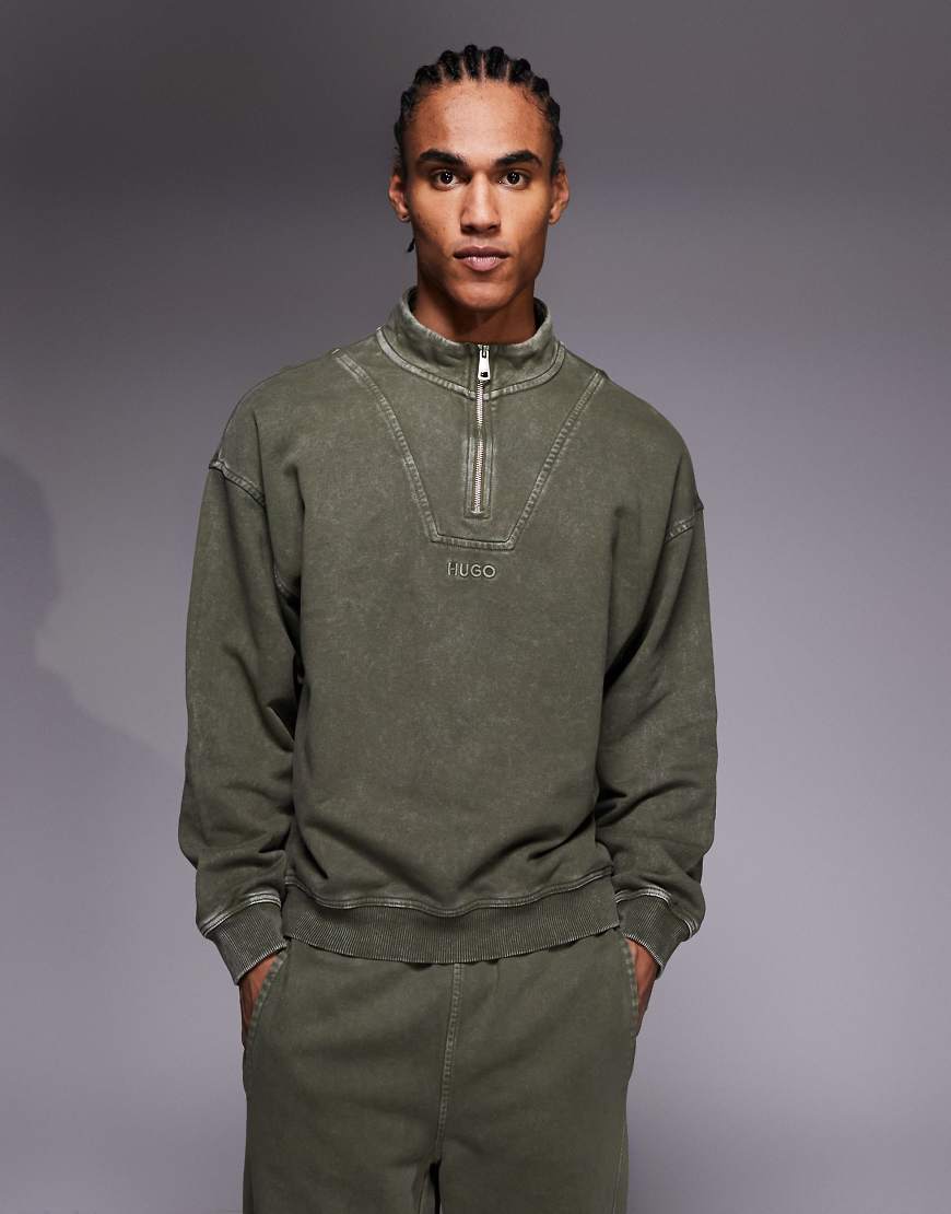 HUGO BLUE - Nebuzip - Locker geschnittenes Sweatshirt in dunkelgrüner Acid-Waschung mit kurzem Reißverschluss und farblich abgestimmtem Logo, Kombiteil von Hugo Blue