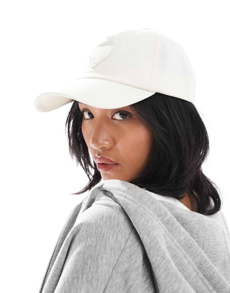 HUGO Blue - Alyce - Kappe in Weiß mit Herzdetail von Hugo Blue