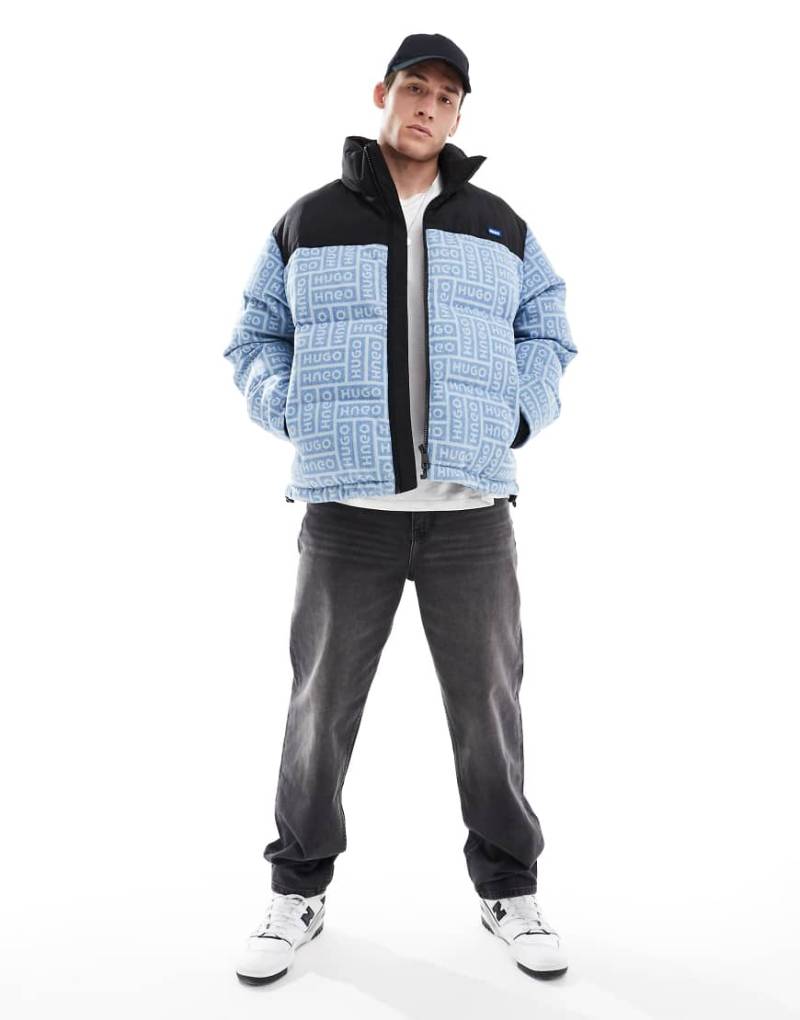 HUGO Blue - Byres - Pufferjacke in Schwarz und Blau mit Allover-Print von Hugo Blue