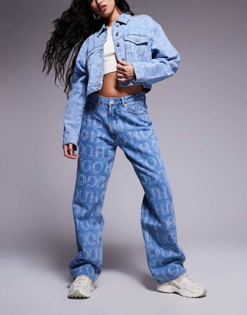 HUGO Blue - Elyah - Jeans in Blau mit Allover-Logo-Print, Kombiteil von Hugo Blue