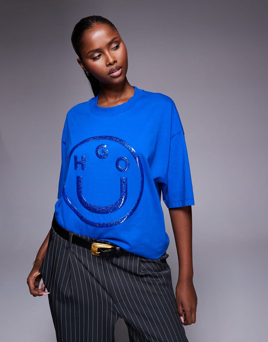 HUGO Blue - Oversize-T-Shirt in leuchtendem Blau mit glitzerndem Gel-Logo von Hugo Blue