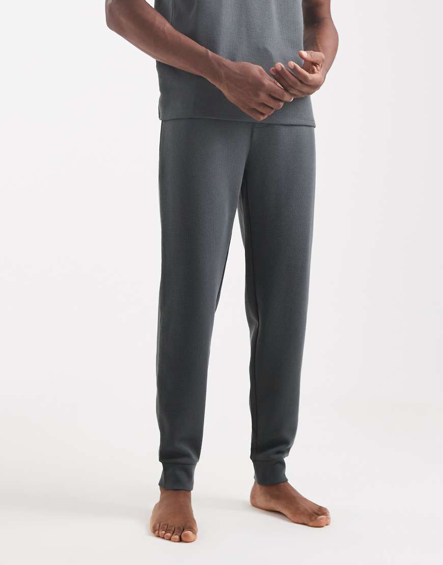 BOSS Bodywear - Lounge-Jogginghose in Mittelgrün mit Waffel-Struktur und Beinbündchen, Kombiteil von Hugo Red