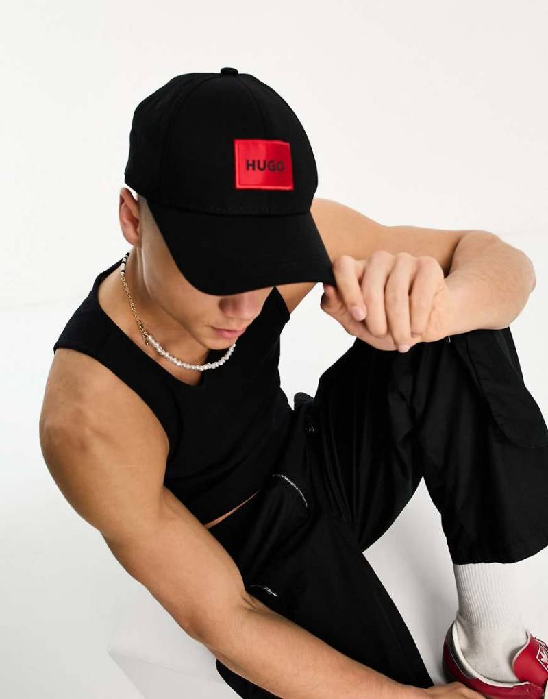 HUGO - 581 - Baseballkappe in Schwarz mit Box-Logo von Hugo Red