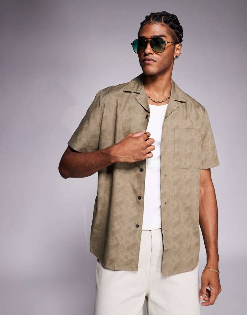 HUGO RED - Ellino - Kurzärmliges Relaxed Fit Hemd in Braun mit Reverskragen und farblich abgestimmtem Monogramm-Muster von Hugo Red