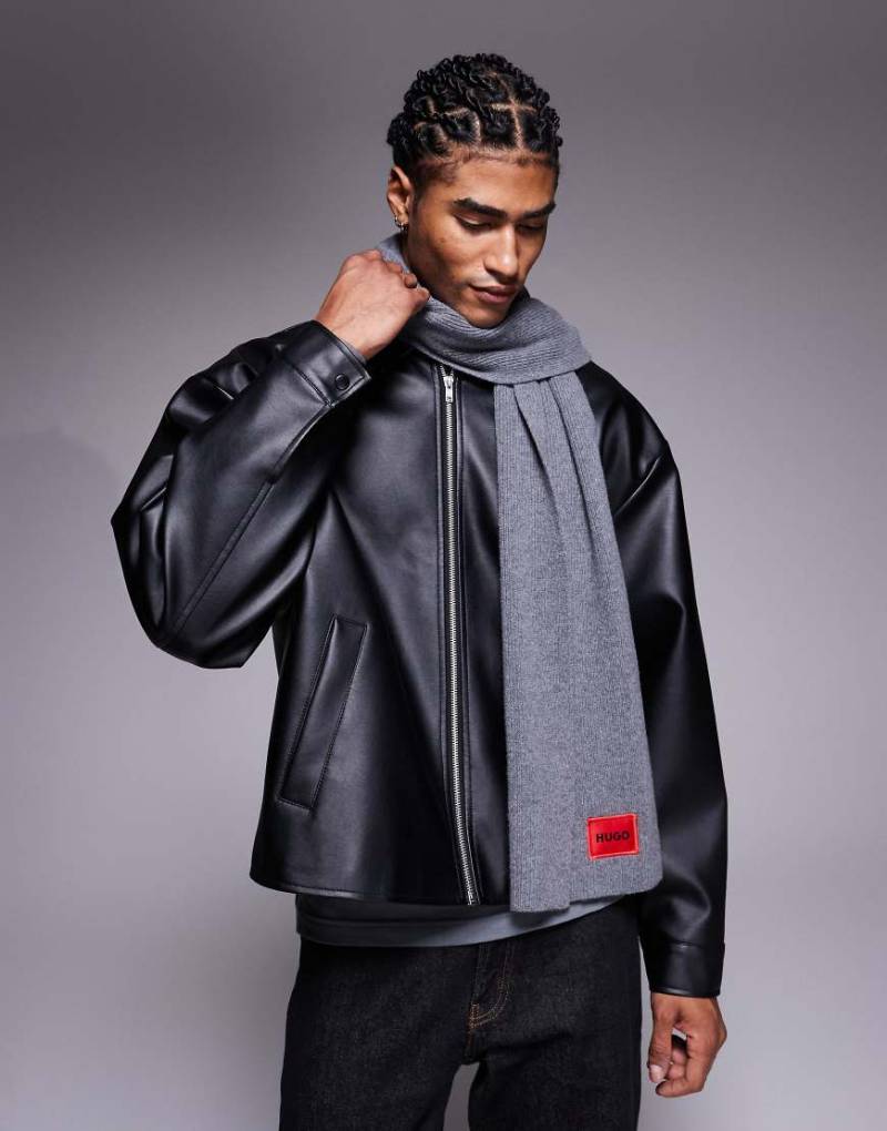 HUGO RED - Zaff - Strickschal in Mittelgrau mit Logo-Label von Hugo Red