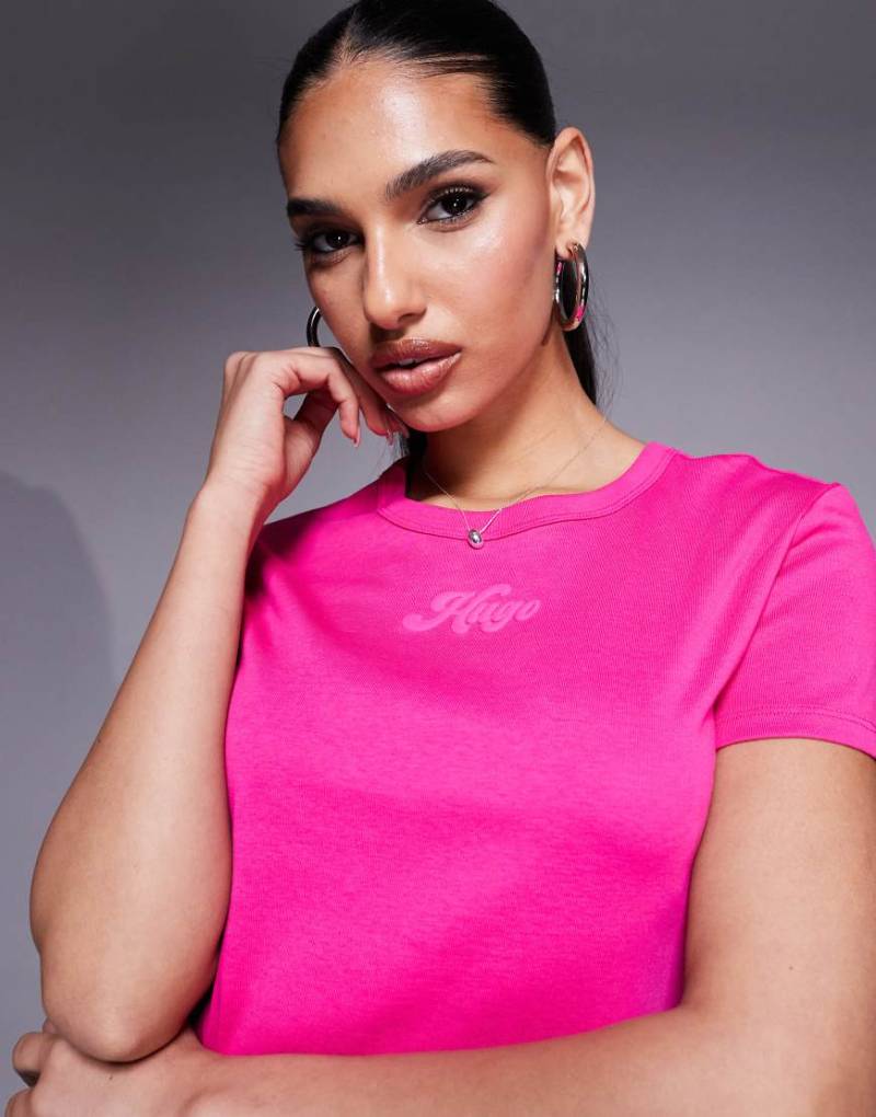 HUGO Red - Delanor - Knapp geschnittenes T-Shirt in Pink mit Logo-Rosa von Hugo Red