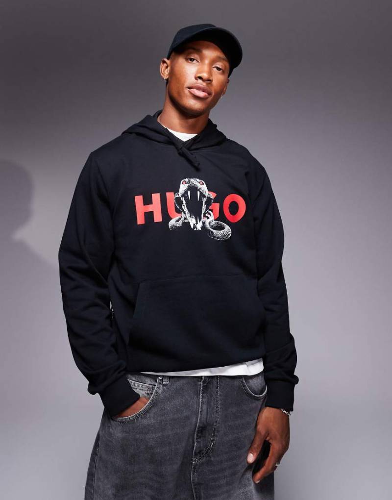 HUGO Red - Dueleyo - Kapuzenpullover in Schwarz mit Schlangenprint von Hugo Red