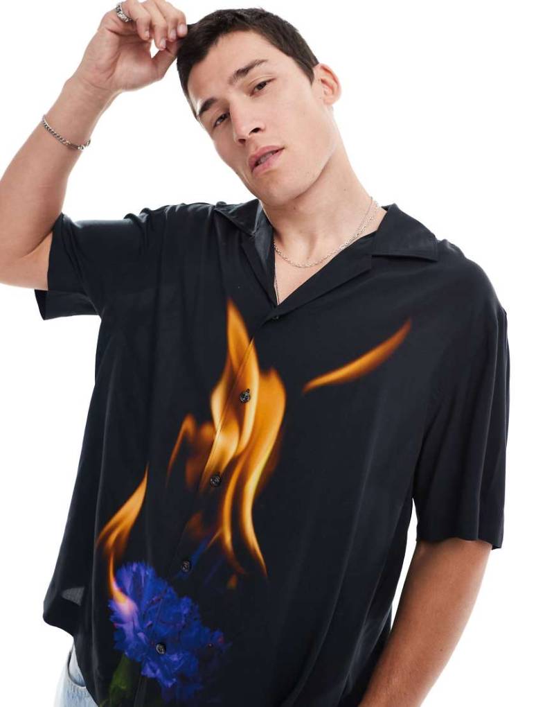 HUGO Red - Espino - Kurzärmliges Hemd in Schwarz mit Blumenmuster und Reverskragen von Hugo Red