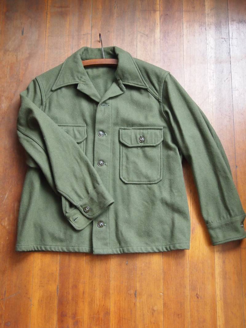 Vintage 1940Er Zwei Taschen Knopfleiste Wollshirt von HullabalooVintage