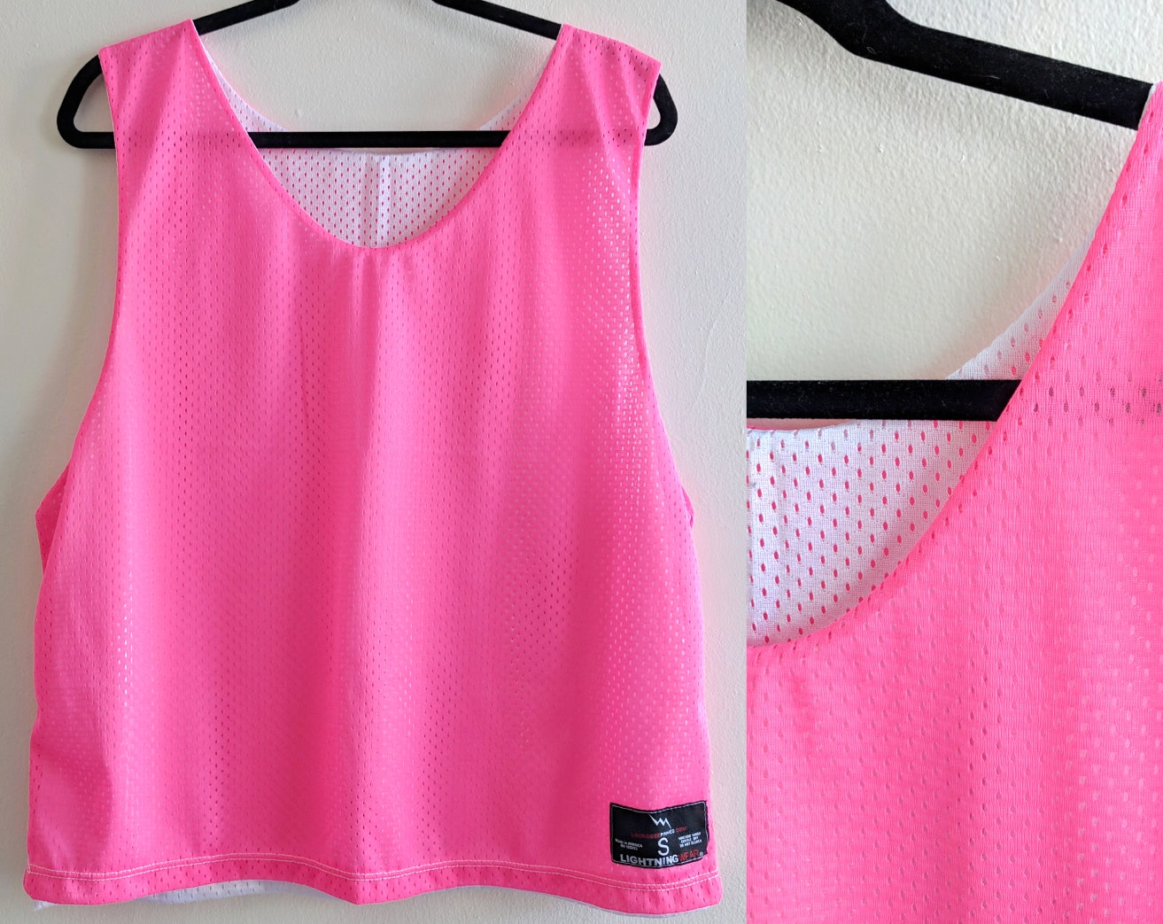 Neonpink Abgeschnitten Jersey Mit "Roxy" Gedruckt Auf Der Rückseite Reversible, Weiße Seite Neonpink Abgeschnitten Jersey Mit "Roxy" Gedruckt Auf Der Rückseite Reversible, Weiße Seite von HumanNightmare