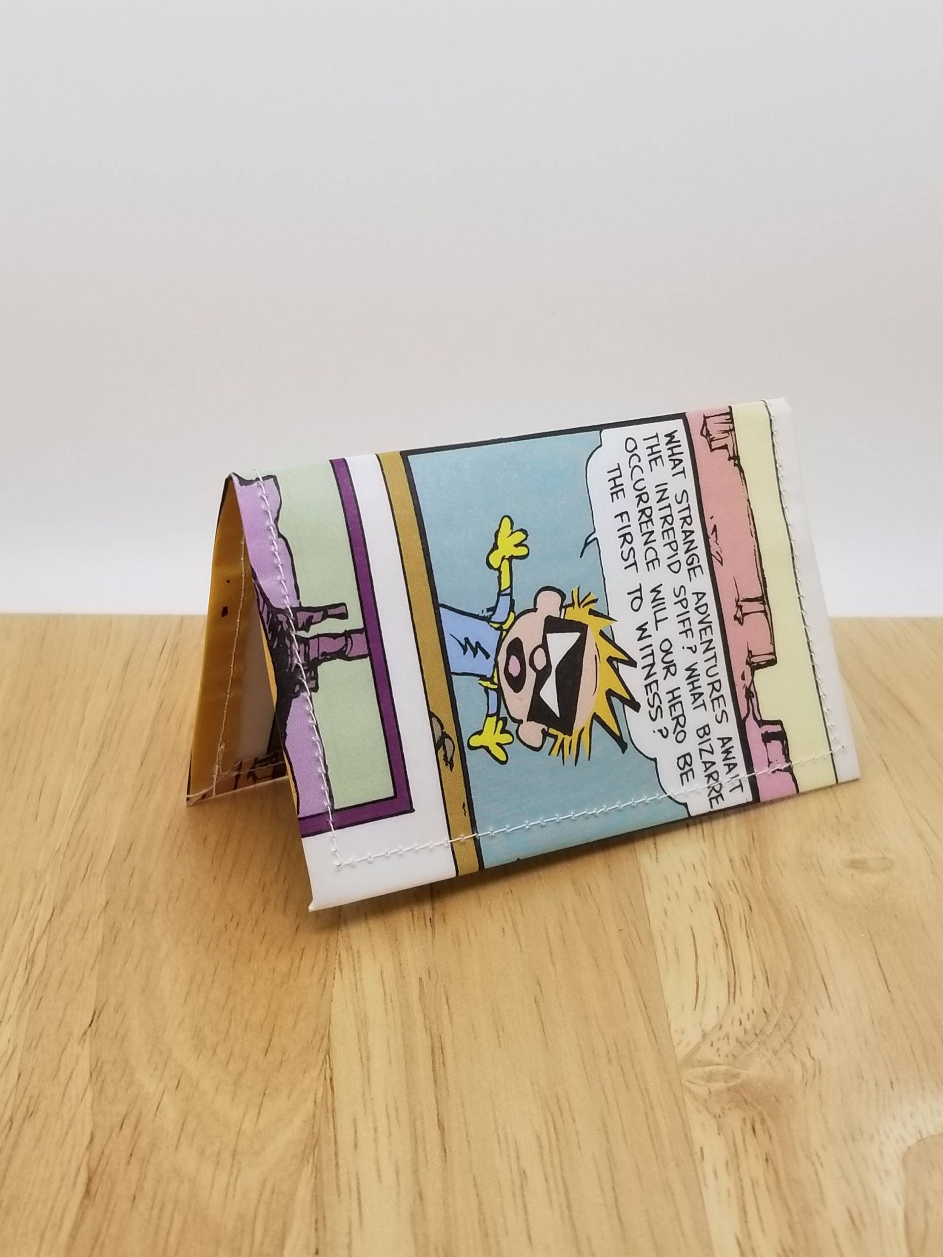 What Strange Adventures Await The Intrepid Spiff - Klappportemonnaie What Strange Adventures Await The Intrepid Spiff - Klappportemonnaie von HumblePigWallets