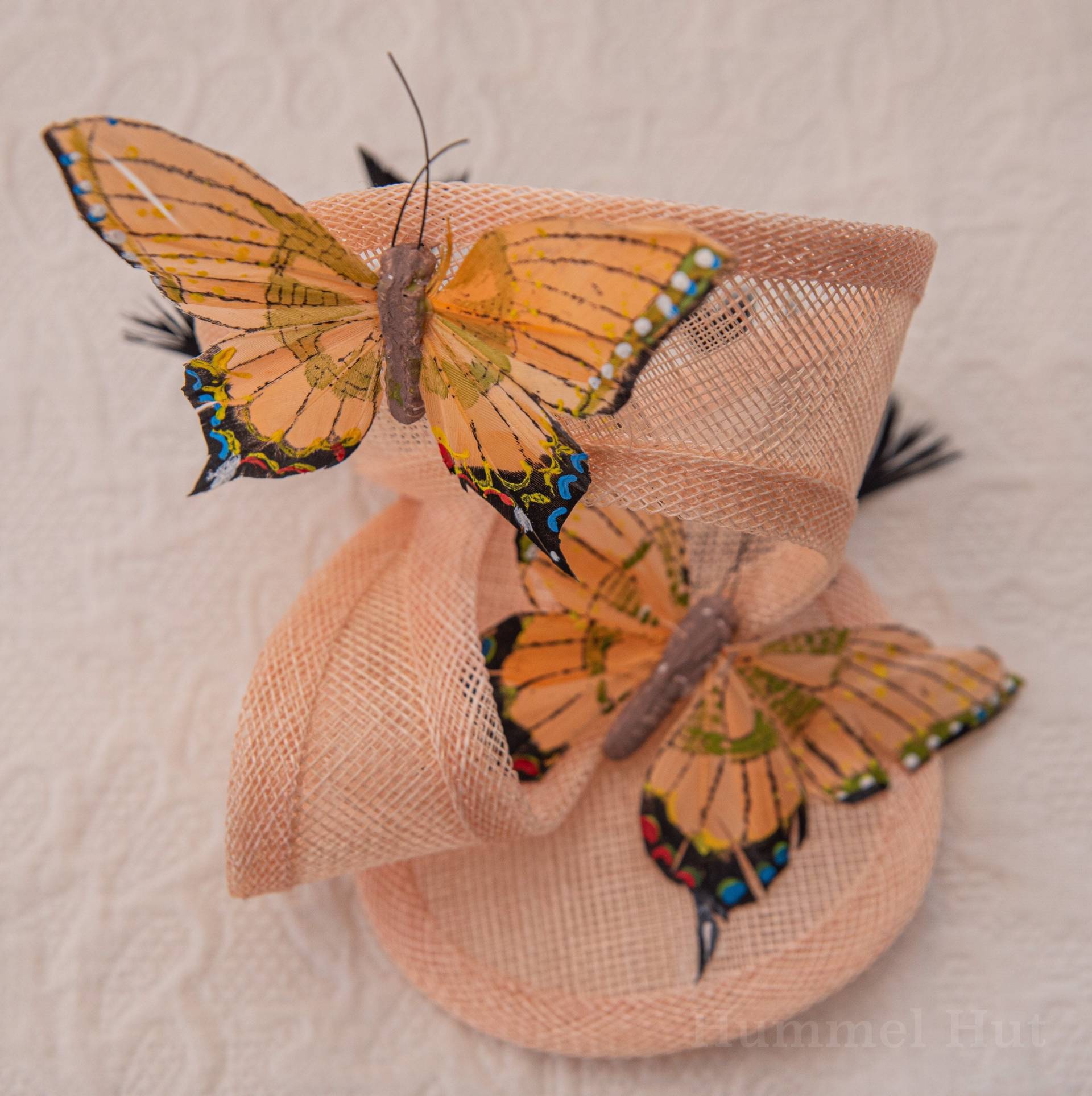 Fascinator - Beige Mit Schmetterlingen Fascinator - Beige Mit Schmetterlingen von HummelHutDesign