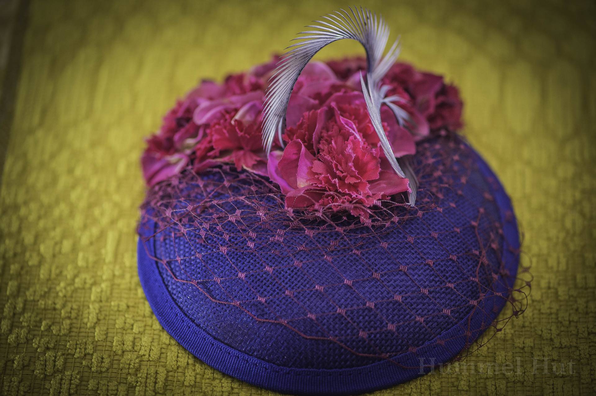 Fascinator Mit Blumen Und Federn in Blau-Pink Fascinator Mit Blumen Und Federn in Blau-Pink von HummelHutDesign