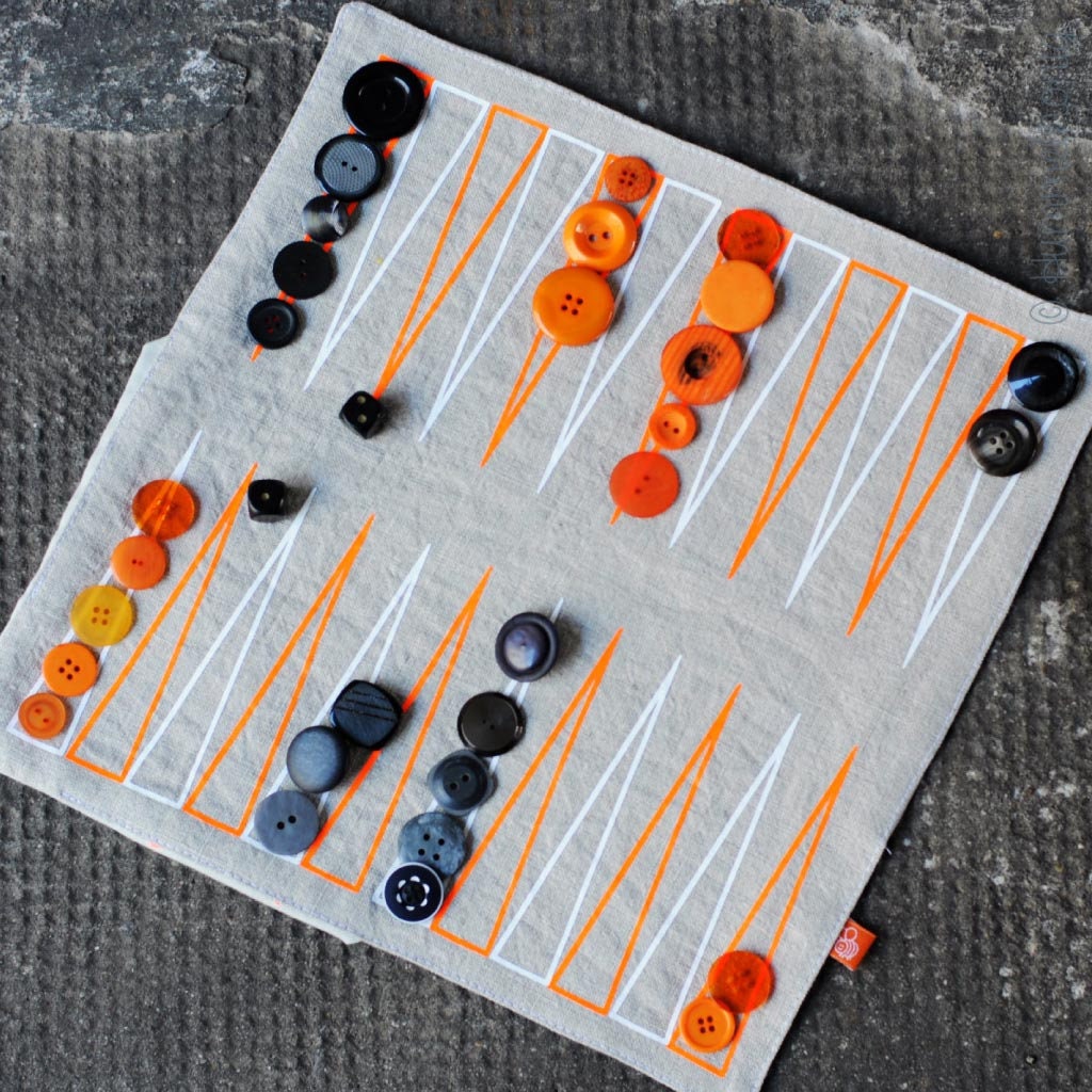 Bügelbild Spiel Backgammon, Zweifarbig, Flockfolie Oder Flexfolie in Wunschfarbe, Zum Aufbügeln Auf Textilien Mit Hohem Baumwollgehalt Bügelbild Spiel Backgammon, Zweifarbig, Flockfolie Oder Flexfolie in Wunschfarbe, Zum Aufbügeln Auf Textilien Mit Hohem Baumwollgehalt von Hummelhonig