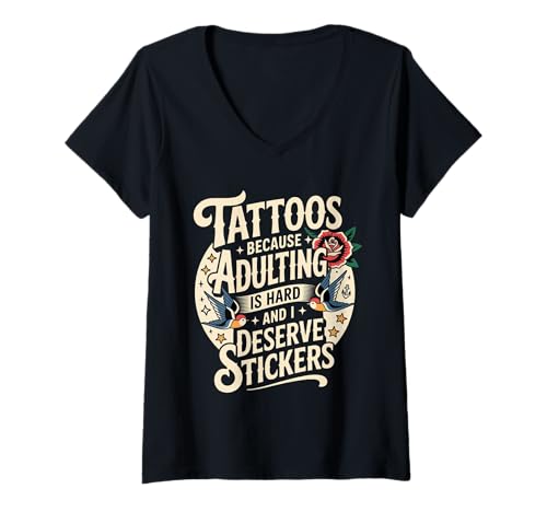 Damen Adulting’s Tough So I Get Tattoo Stickers T-Shirt mit V-Ausschnitt Damen Adulting’s Tough So I Get Tattoo Stickers T-Shirt mit V-Ausschnitt von Humor Anti-Adult-Lebensvibes