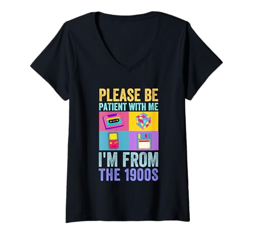 Damen Bitte haben Sie Geduld mit Mir, ich komme aus den 1900er Jahren, Vintage 1900s T-Shirt mit V-Ausschnitt Damen Bitte haben Sie Geduld mit Mir, ich komme aus den 1900er Jahren, Vintage 1900s T-Shirt mit V-Ausschnitt von Humor Father's Day 2026 I'm From The 1900s Country