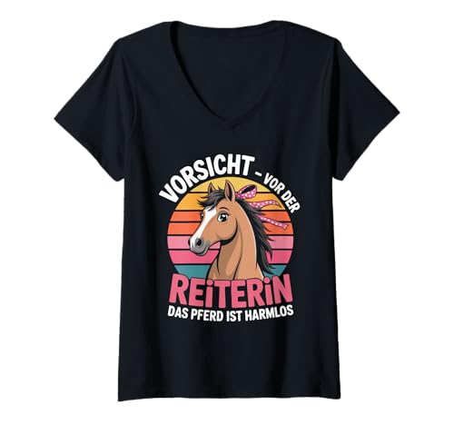 Damen Vorsicht Vor Der Reiterin Das Pferd Ist Harmlos T-Shirt mit V-Ausschnitt Damen Vorsicht Vor Der Reiterin Das Pferd Ist Harmlos T-Shirt mit V-Ausschnitt von Humor Pferdeliebhaber Reiten Aussage