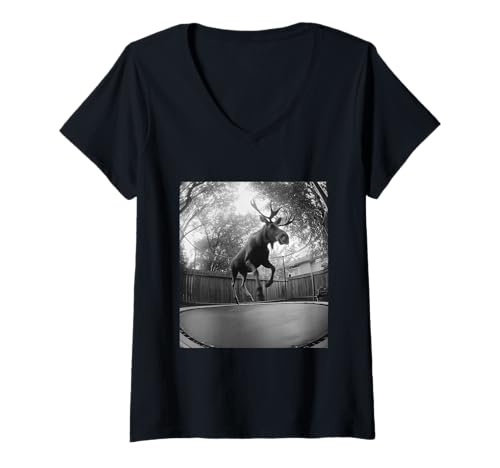 Damen Lustiger Elch springt auf Trampolin Hinterhof Tiergrafik T-Shirt mit V-Ausschnitt Damen Lustiger Elch springt auf Trampolin Hinterhof Tiergrafik T-Shirt mit V-Ausschnitt von Humorous Backyard Animals Wildlife Clothing