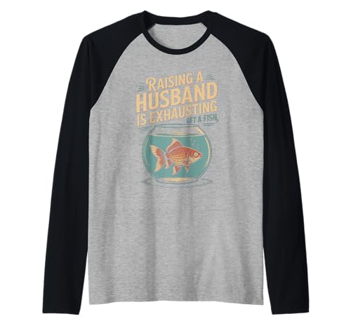 Lustiger Spruch Aufziehen Ehemann ist erschöpfender Witz Frauen Männer Raglan Lustiger Spruch Aufziehen Ehemann ist erschöpfender Witz Frauen Männer Raglan von Humorous Marriage Sarcasm Pet Fish Wife Life