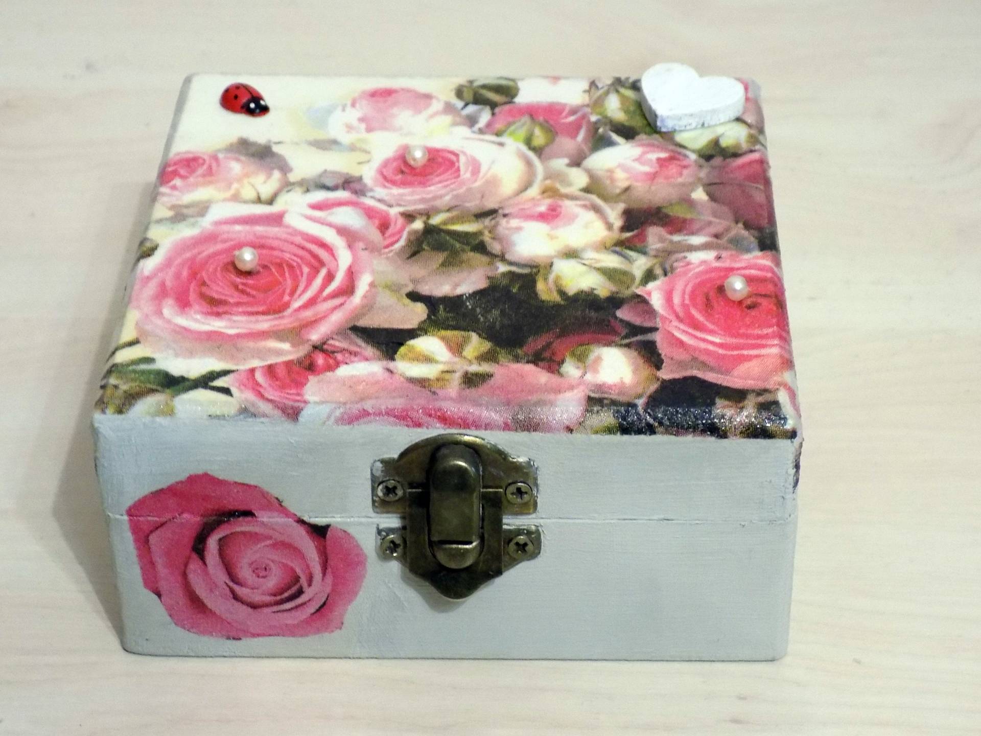 Handgemachte Blumen Holz Decoupage Schmuck Aufbewahrungsbox, Home Benutzerdefinierte Schmuck-Box, Schmetterling Ring Lagerung Handgemachte Blumen Holz Decoupage Schmuck Aufbewahrungsbox, Home Benutzerdefinierte Schmuck-Box, Schmetterling Ring Lagerung von Hungaryantiques
