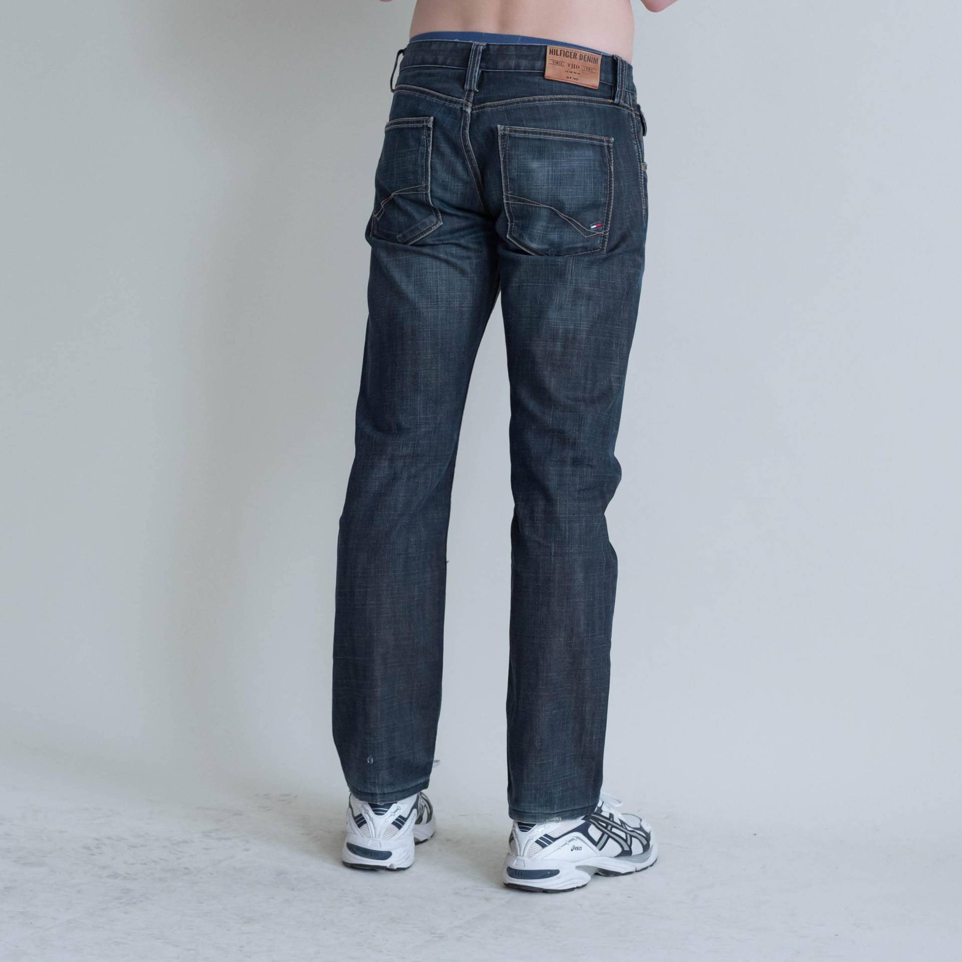 Hilfiger Denim Vintage Y2K Straight Fit Bootcut Dunkelblau Herren Jeans W30 von HungerVintage