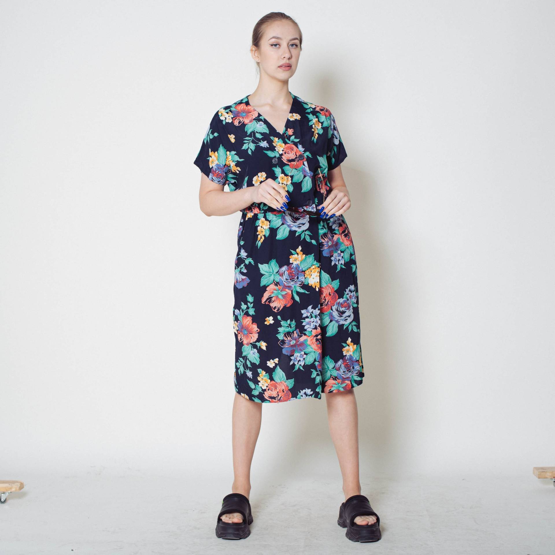 Vintage 90Er Grunge Midi Kurzärmeliges Florales Kleid Mit Taschen von HungerVintage