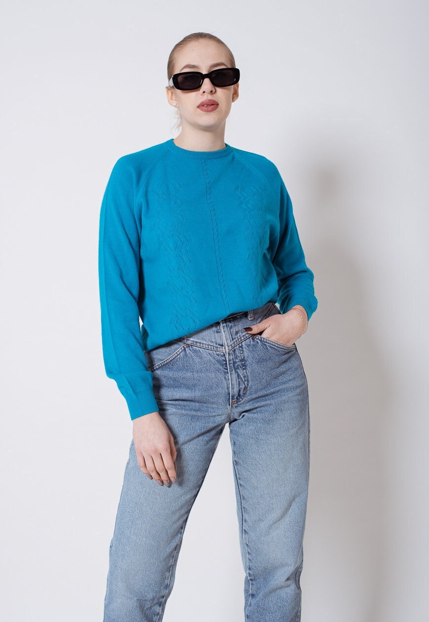 Vintage 90Er Jahre Minimal Chic Strickmode Damen Pullover in Kräftigem Blau von HungerVintage